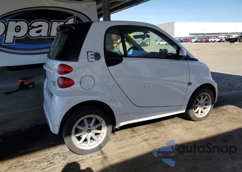 2014 Smart Fortwo z USA, uszkodzony, nr VIN WMEEJ9AA7EK799061